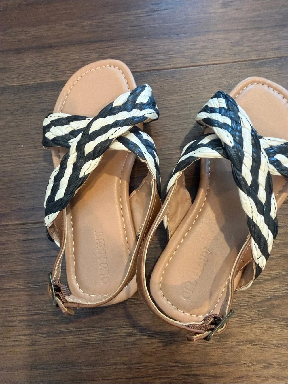 Old Navy Girls Raffia Cross Strap Sandals Size 12 - C34-094
